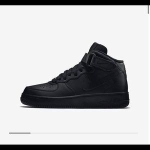 BLACK NIKE AIR FORCE 1’S